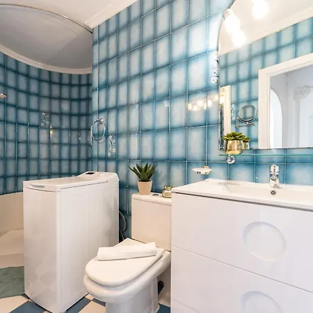 Апартаменти Malagasuite Coast & Mountain Horizon