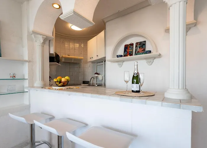 Malagasuite Coast & Mountain Horizon