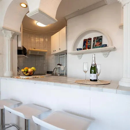 Malagasuite Coast & Mountain Horizon