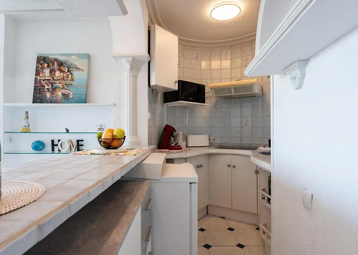 Malagasuite Coast & Mountain Horizon